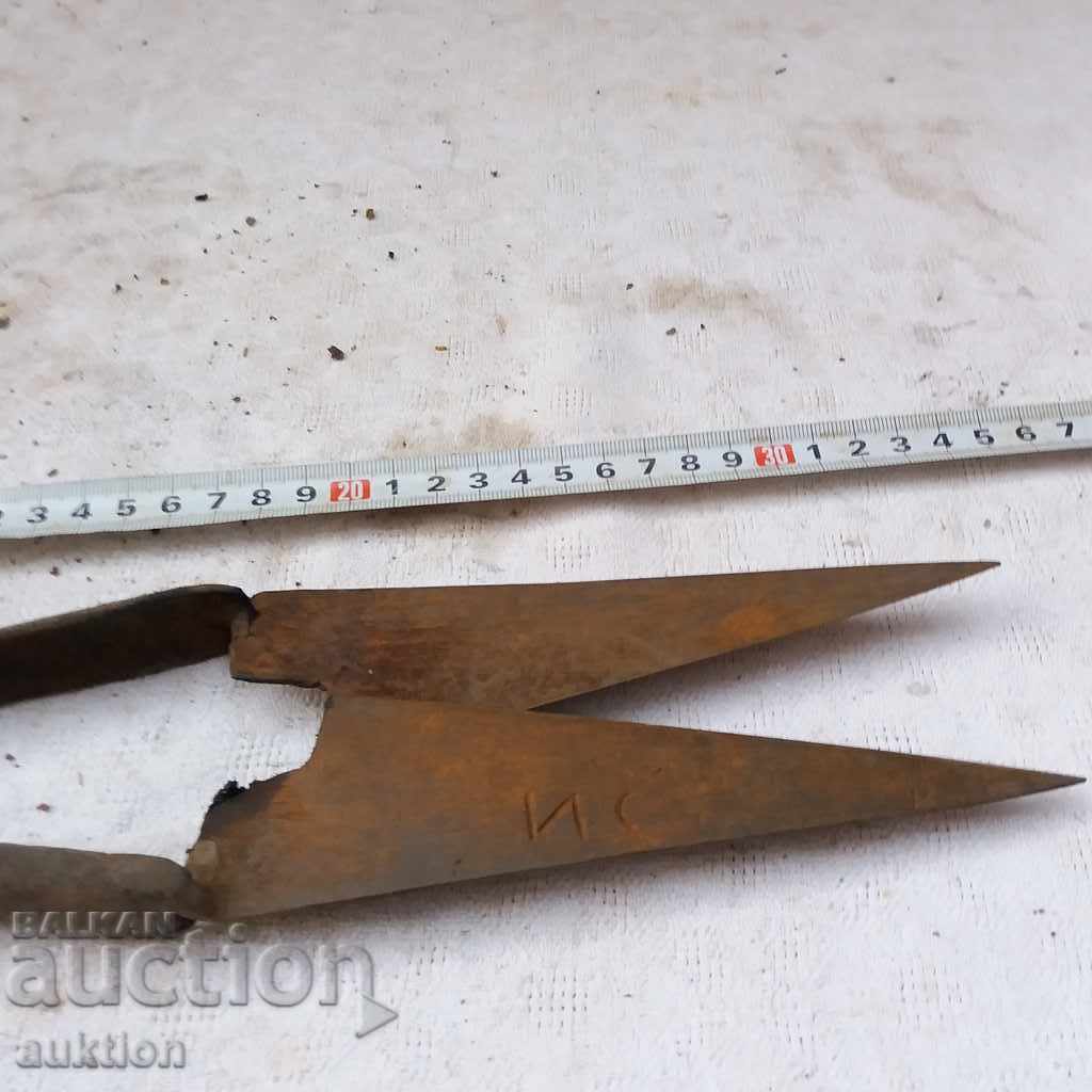 OLD HORSE SHOES FOR SHOULDER CUTTING - 6 OLD HORSE SHOES FOR SHOULDER CUTTING - 6