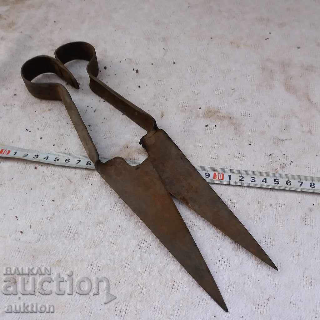 OLD HORSE SHOES FOR SHOULDER CUTTING - 7 OLD HORSE SHOES FOR SHOULDER CUTTING - 7