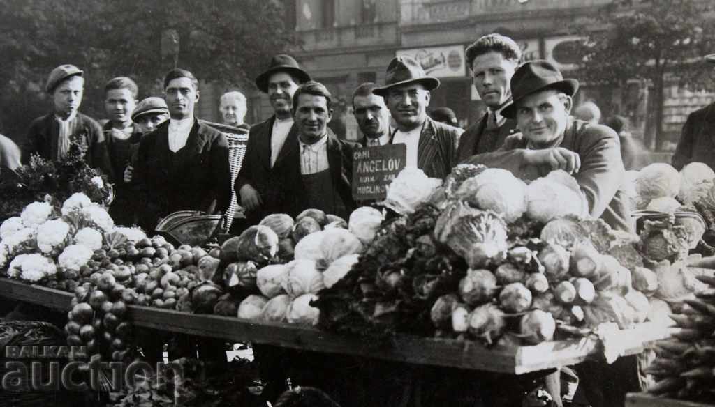 30-THY BULGARIAN GRADINERS with price 25.00 BGN | € 12.78 30-THY BULGARIAN GRADINERS with price 25.00 BGN | € 12.78