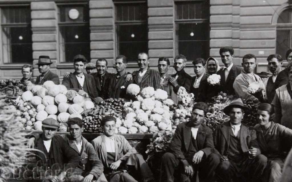 1935 BULGARIAN GARDENS CZECHOSLOVAKIA CZECH MARKET PICTURE with price 25.00 BGN | € 12.78 1935 BULGARIAN GARDENS CZECHOSLOVAKIA CZECH MARKET PICTURE with price 25.00 BGN | € 12.78