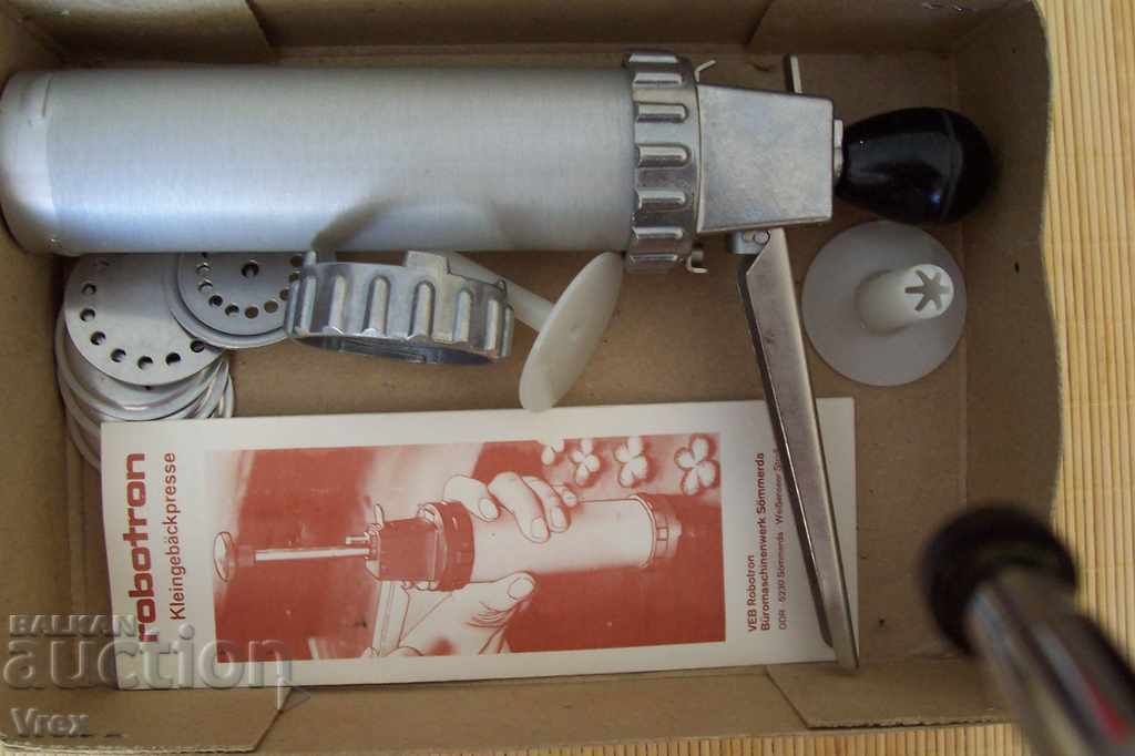 Old German syringe ROBOTRON - unused with price 39.00 BGN | € 19.94