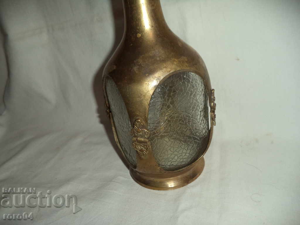 Auction  OLD GERMAN GARAPHA WITH BRASS HARDWARE - 750 ML