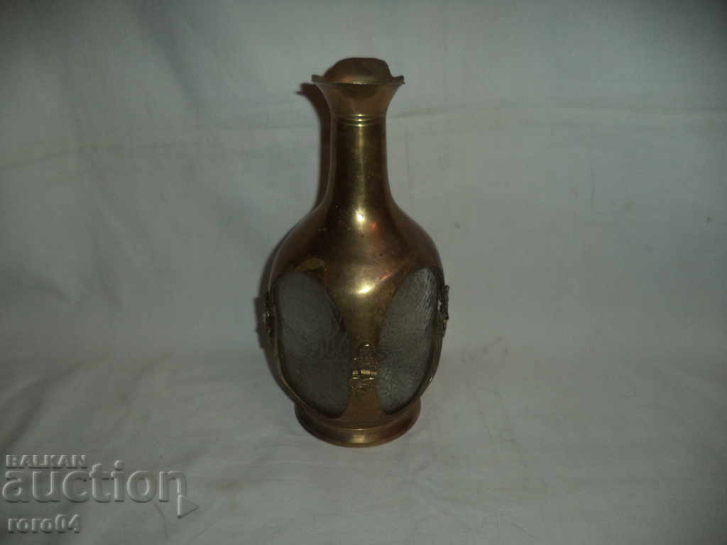Delivery of OLD GERMAN GARAPHA WITH BRASS HARDWARE - 750 ML