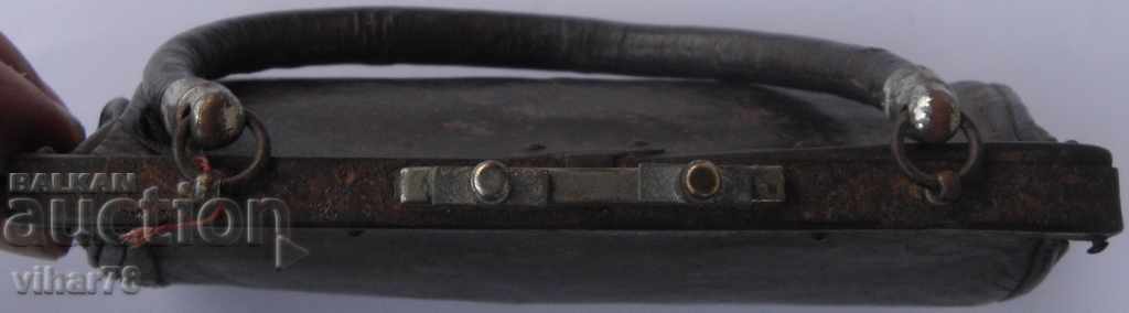 Delivery of OLD PURSE Delivery of OLD PURSE