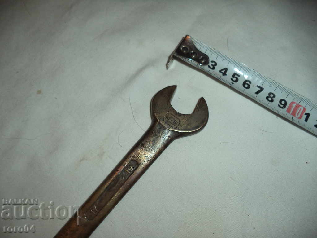 Licitație CHEIE DE BRONZ VECHI GERMAN - AL Doilea Război Mondial Licitație CHEIE DE BRONZ VECHI GERMAN - AL Doilea Război Mondial