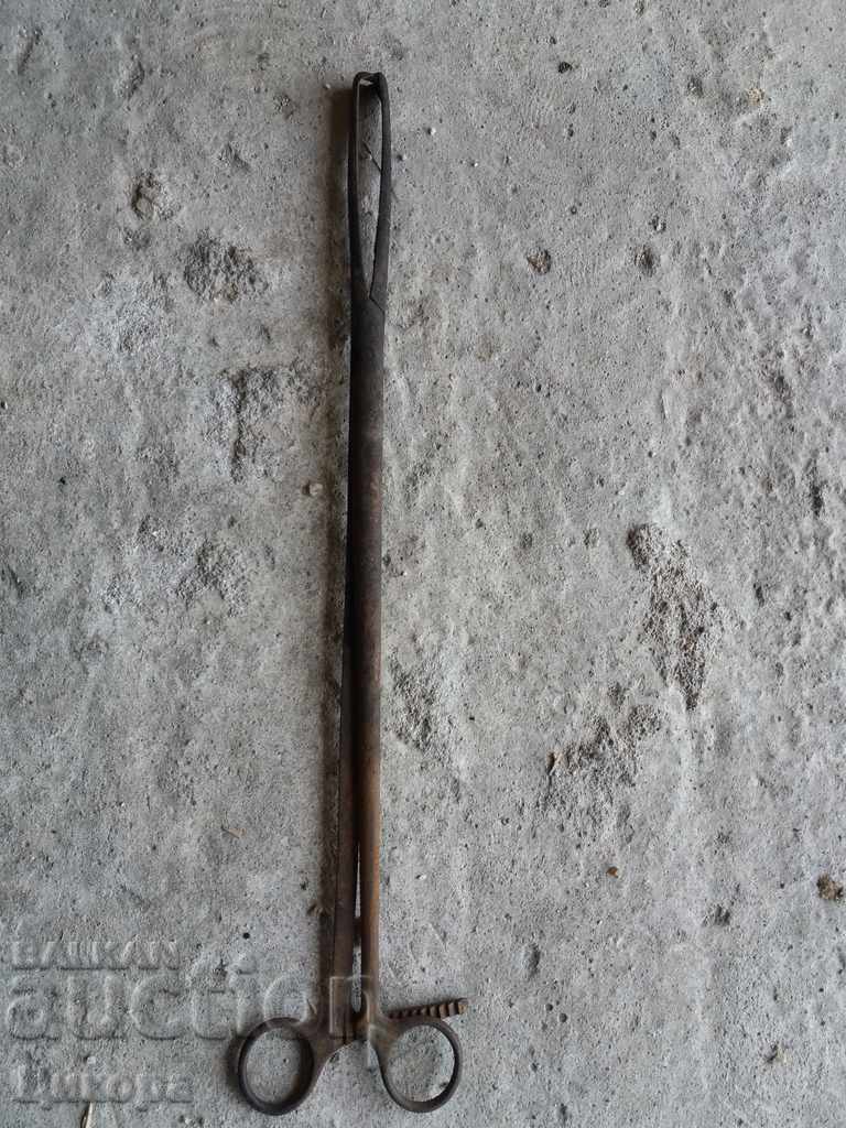 OLD METAL LONG STRAPS SURGICAL MEDICAL INSTRUMENT with price 40.00 BGN | € 20.45 OLD METAL LONG STRAPS SURGICAL MEDICAL INSTRUMENT with price 40.00 BGN | € 20.45