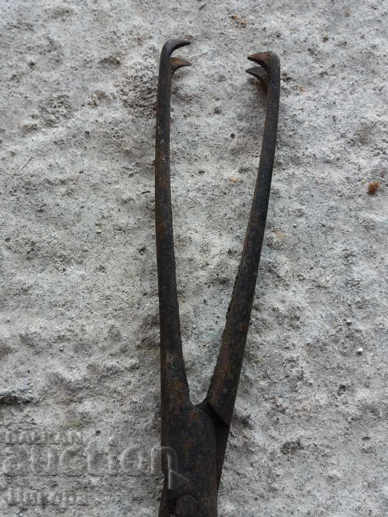 Delivery of OLD METAL LONG STRAPS SURGICAL MEDICAL INSTRUMENT Delivery of OLD METAL LONG STRAPS SURGICAL MEDICAL INSTRUMENT