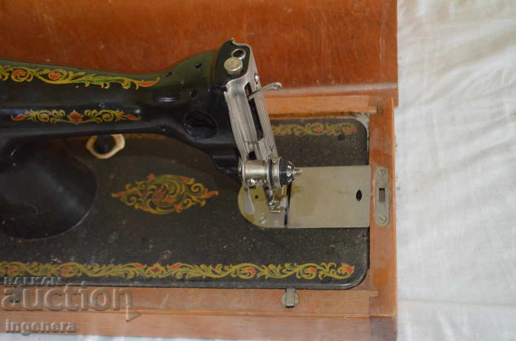 SEWING MACHINE RUSKA-TYPE 2M-4 - 6 SEWING MACHINE RUSKA-TYPE 2M-4 - 6