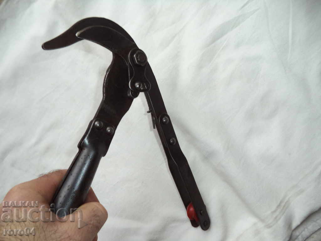 SCISSORS - CUTTER - 7 SCISSORS - CUTTER - 7