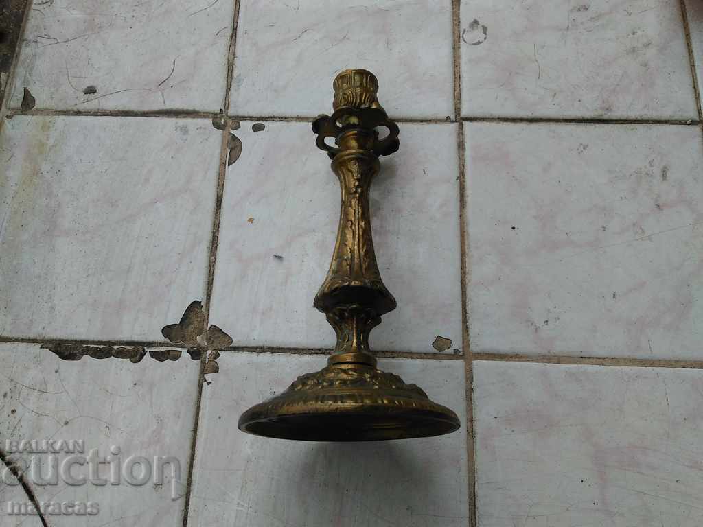 Un preot bătrân Un preot bătrân