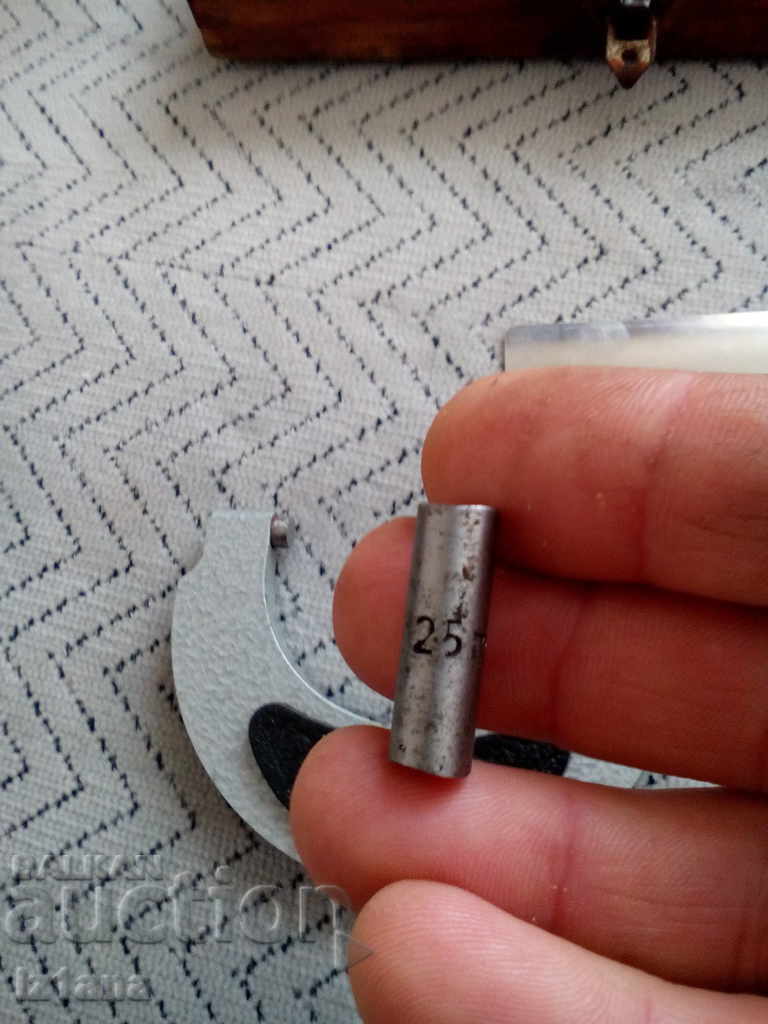 Delivery of Old Micrometer SUHL Delivery of Old Micrometer SUHL