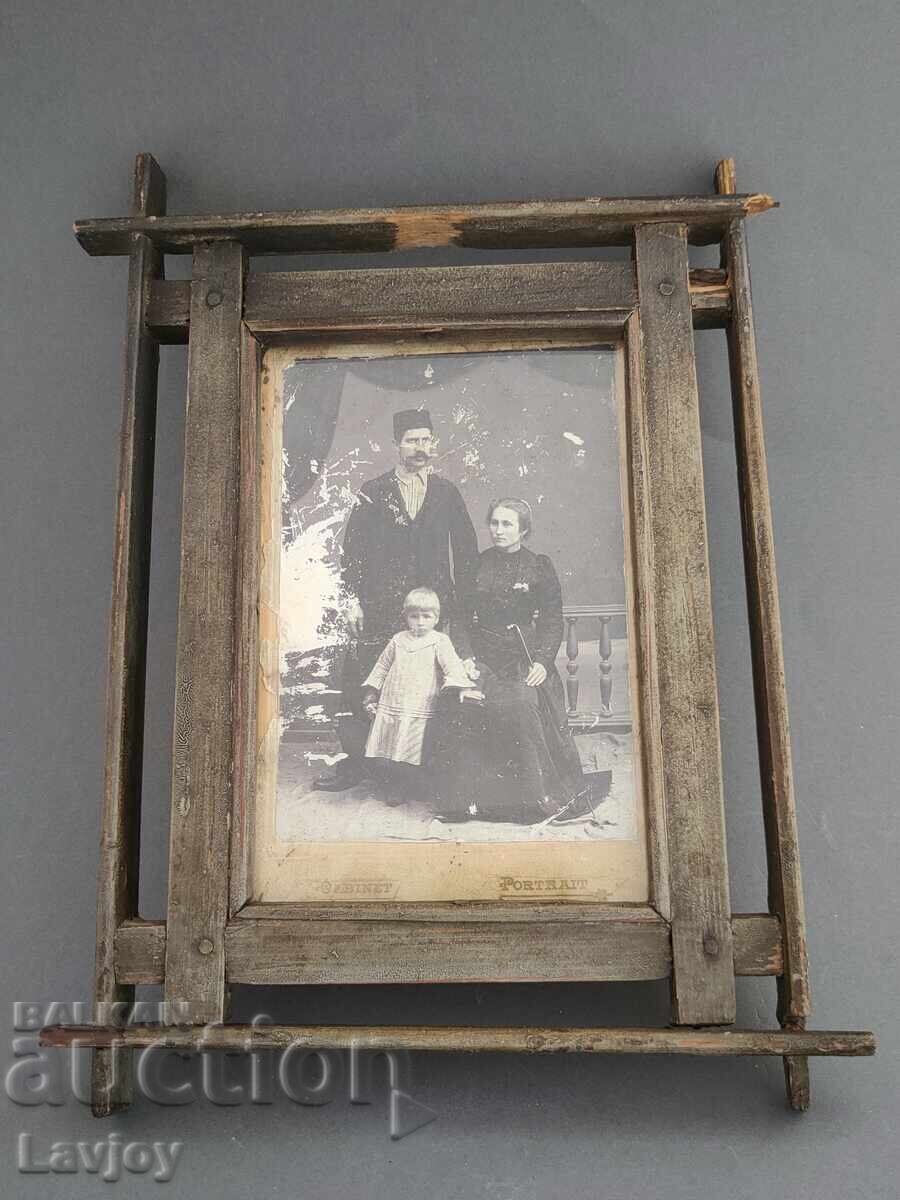 Стара снимка в рамка Стара снимка в рамка