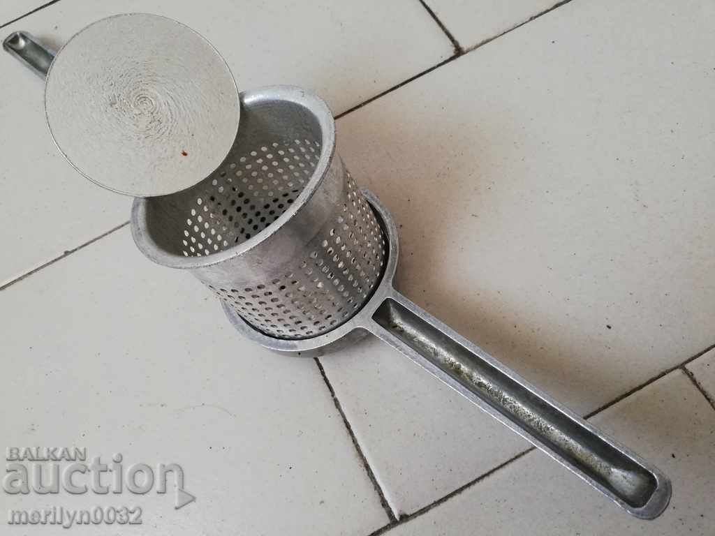 Delivery of Press for potatoes tomatoes bananas Delivery of Press for potatoes tomatoes bananas