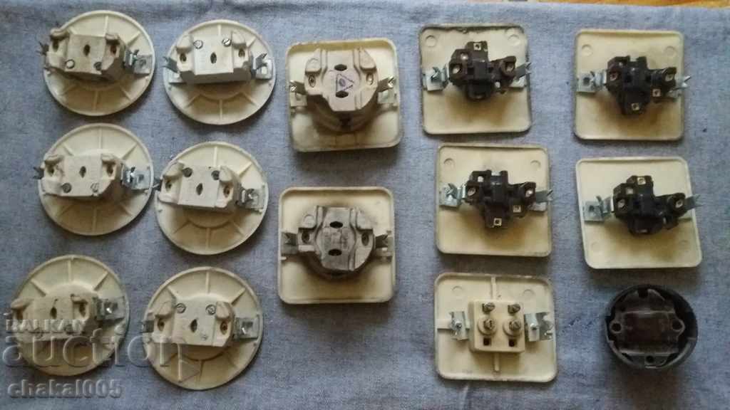 Παλιές επαφές και κλειδιά με τιμή € 15.00 | 29.34 BGN Παλιές επαφές και κλειδιά με τιμή € 15.00 | 29.34 BGN