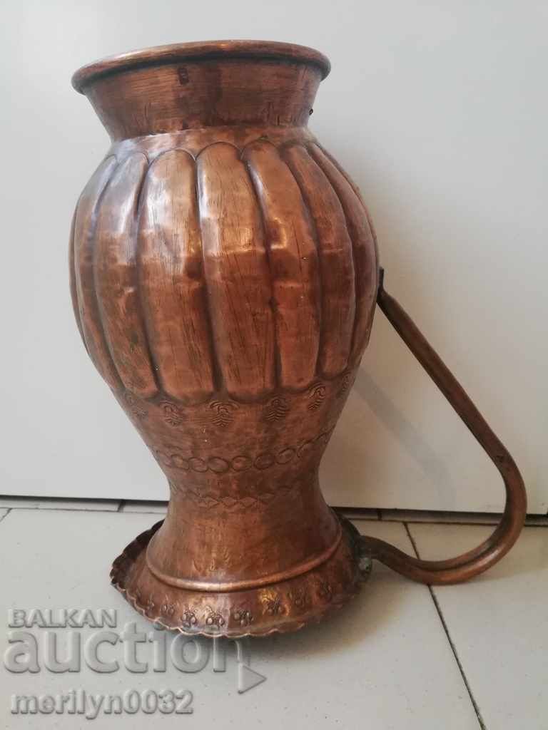 Μια χάλκινη κανάτα ενός αρτοποιού, ένα χάλκινο κύπελλο από ένα κύπελλο με τιμή 98.00 BGN | € 50.11