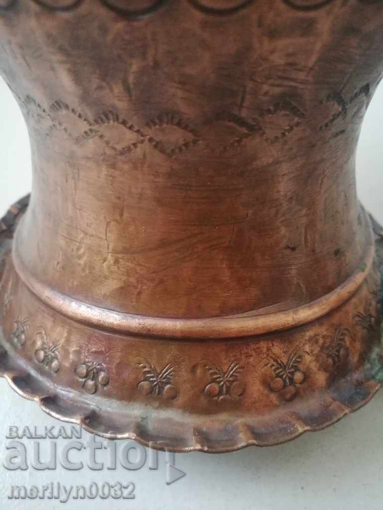 Παράδοση Μια χάλκινη κανάτα ενός αρτοποιού, ένα χάλκινο κύπελλο από ένα κύπελλο