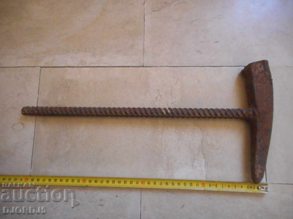 Delivery of An old craft hammer, an iron handle