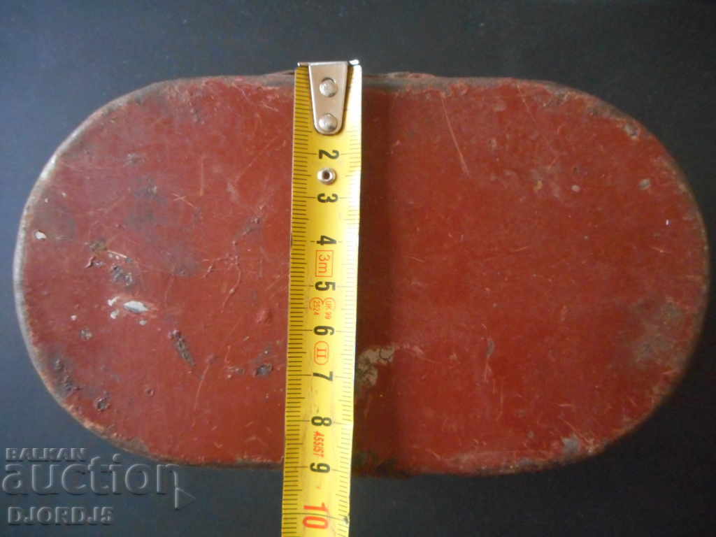 Auction Old metal box Auction Old metal box