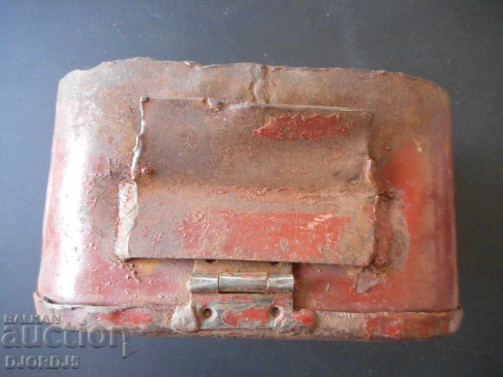 Delivery of Old metal box Delivery of Old metal box
