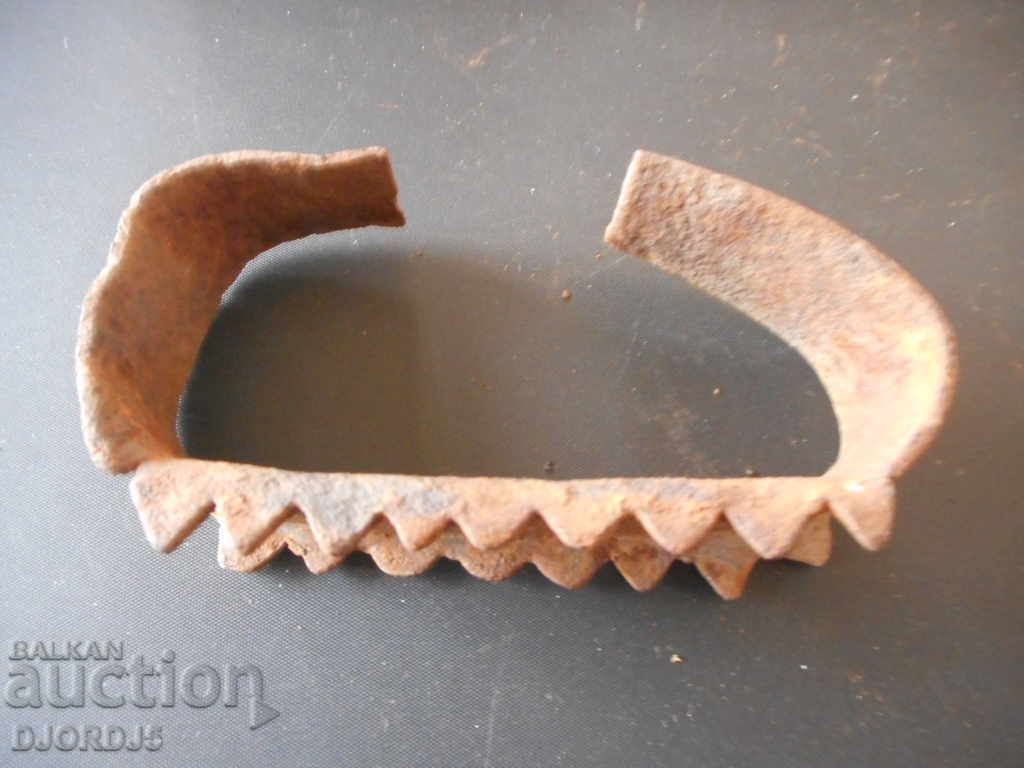 An old hand grain with price 2.00 BGN | € 1.02 An old hand grain with price 2.00 BGN | € 1.02