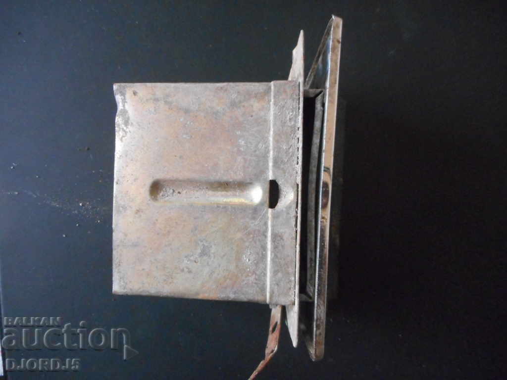 Ashtray from a car with price 2.00 BGN | € 1.02