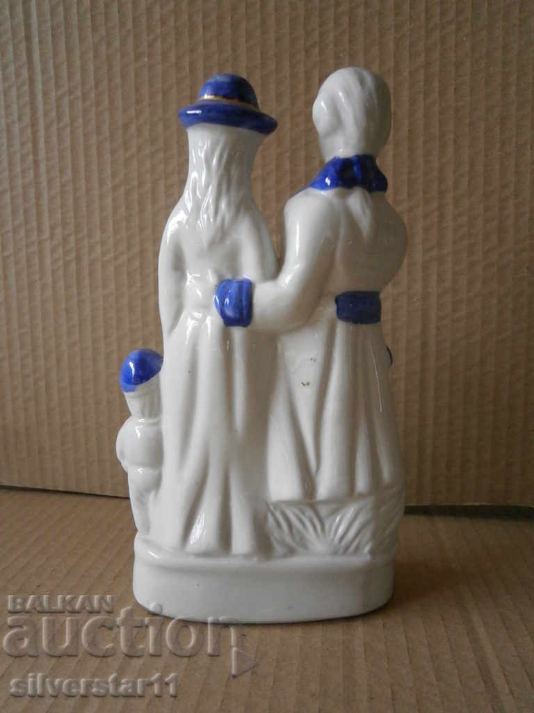 Παράδοση ειδώλιο από πορσελάνη Παράδοση ειδώλιο από πορσελάνη