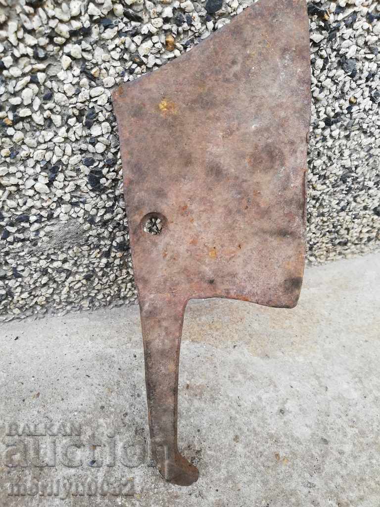 Delivery of Old forged saber, axe, axe, knife, machete Delivery of Old forged saber, axe, axe, knife, machete