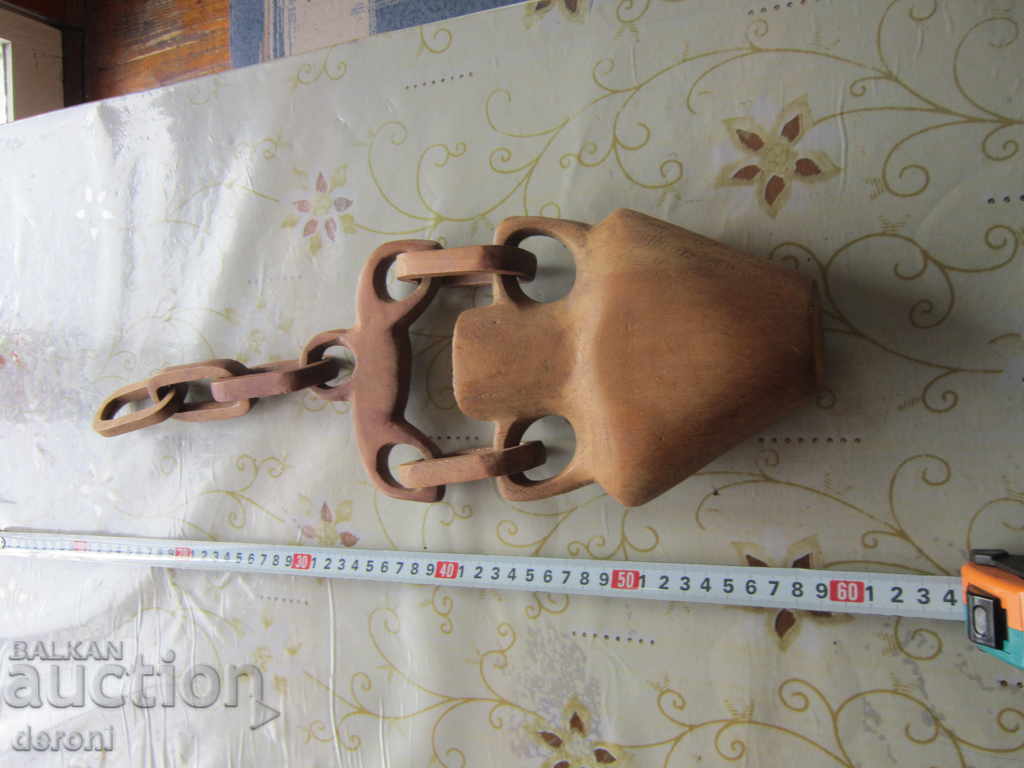 Auction Wooden beam amphora with chain carving figure Auction Wooden beam amphora with chain carving figure