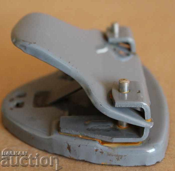 STEEL METAL PERFORATER FOR PAPER ACCOUNTING SOCKS with price 5.00 BGN | € 2.56 STEEL METAL PERFORATER FOR PAPER ACCOUNTING SOCKS with price 5.00 BGN | € 2.56