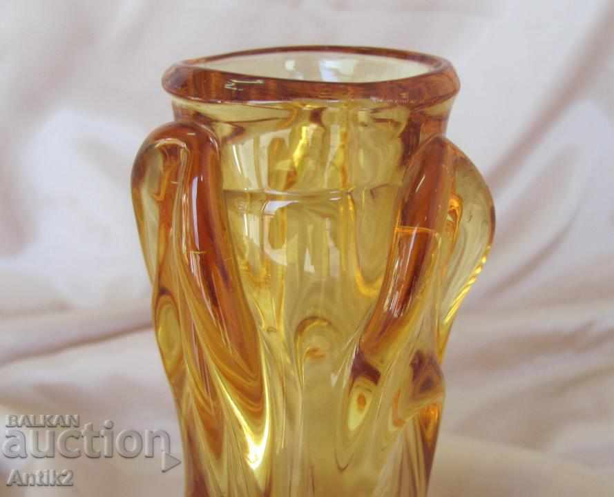 Delivery of Vintich Crystal Glass Vase Amber Glass Delivery of Vintich Crystal Glass Vase Amber Glass