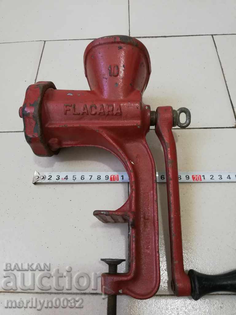 Auction An old meat grinder, a milling machine Auction An old meat grinder, a milling machine