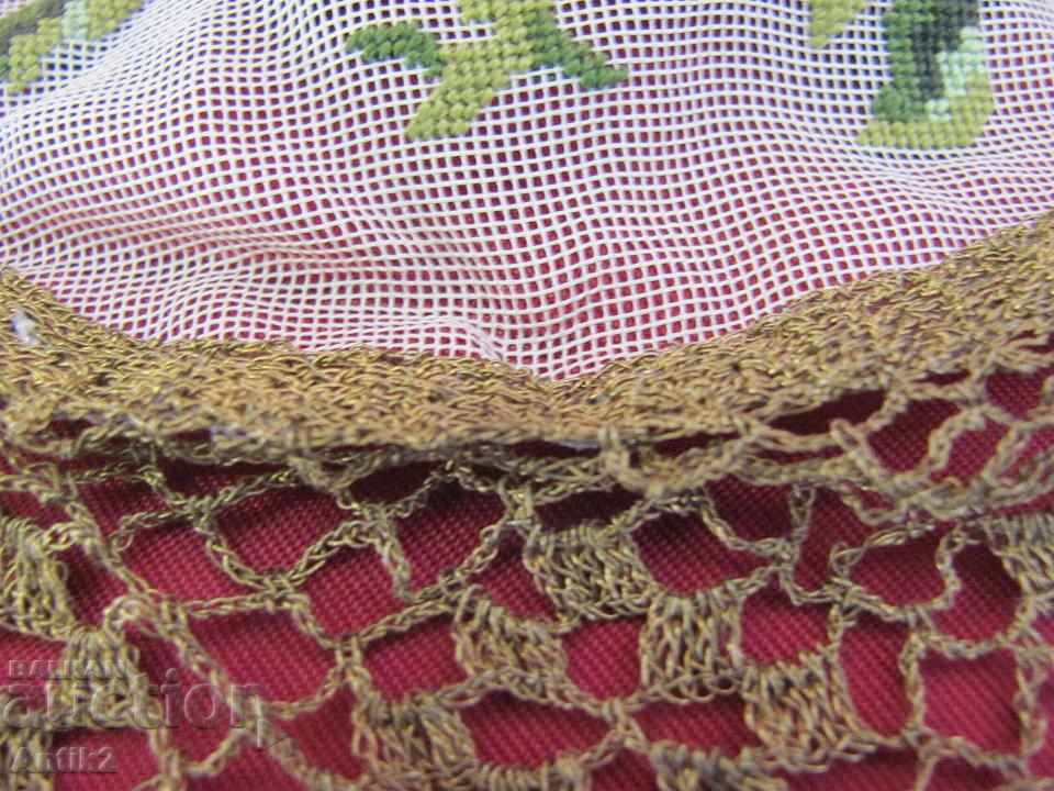 Delivery of 19th Century Hand Embroidery Tablecloth, Thiesleyfar, Gobelin Delivery of 19th Century Hand Embroidery Tablecloth, Thiesleyfar, Gobelin