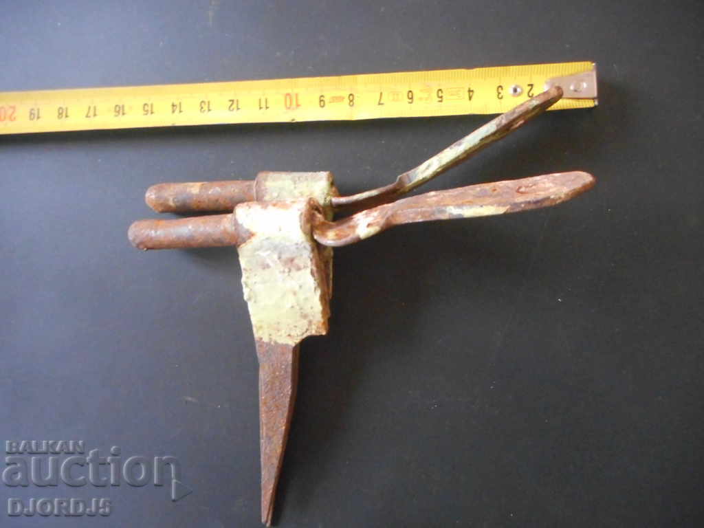 Auction Old hinges Auction Old hinges