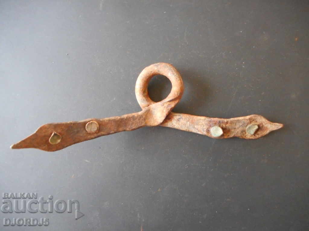 An old honeycomb hinge with price 3.00 BGN | € 1.53 An old honeycomb hinge with price 3.00 BGN | € 1.53