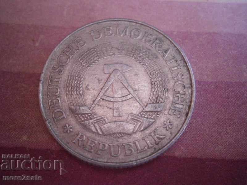 2 BRANDS GDR 1975 GERMANY COIN / 2 with price 2.00 BGN | € 1.02 2 BRANDS GDR 1975 GERMANY COIN / 2 with price 2.00 BGN | € 1.02