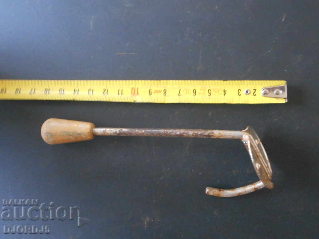 Auction An old hanger Auction An old hanger