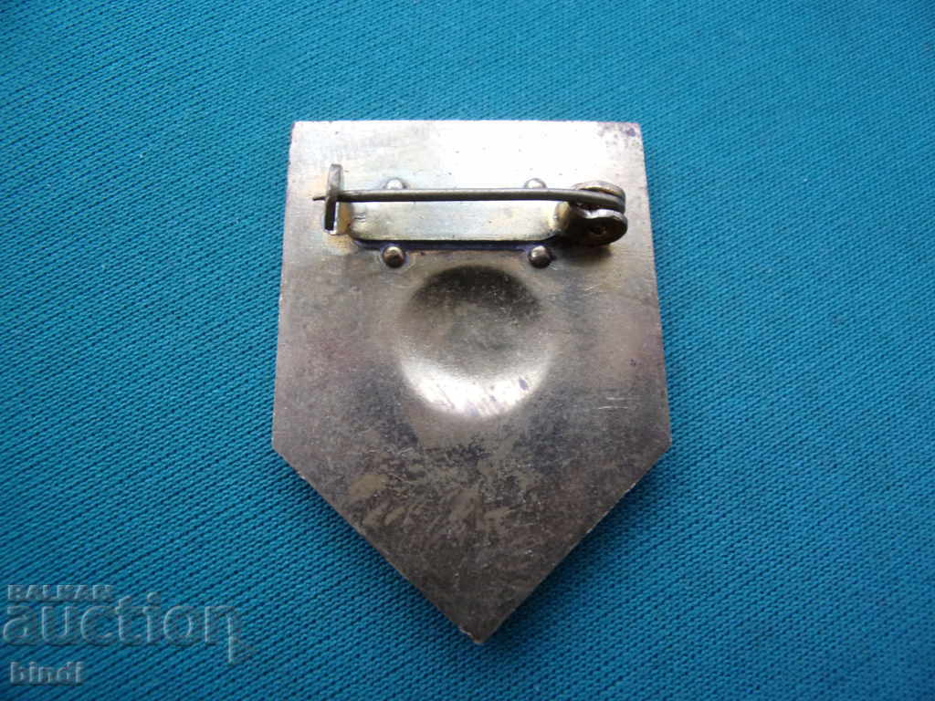 Broderie semnează GDR cu preț € 2.05 | 4.01 BGN Broderie semnează GDR cu preț € 2.05 | 4.01 BGN