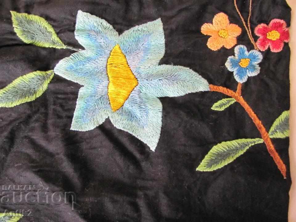 Auction 19th Century Hand Embroidered Cushion Cover Auction 19th Century Hand Embroidered Cushion Cover