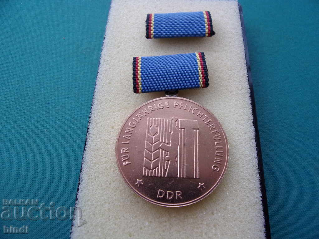 Medalia GDR cu preț € 6.14 | 12.01 BGN