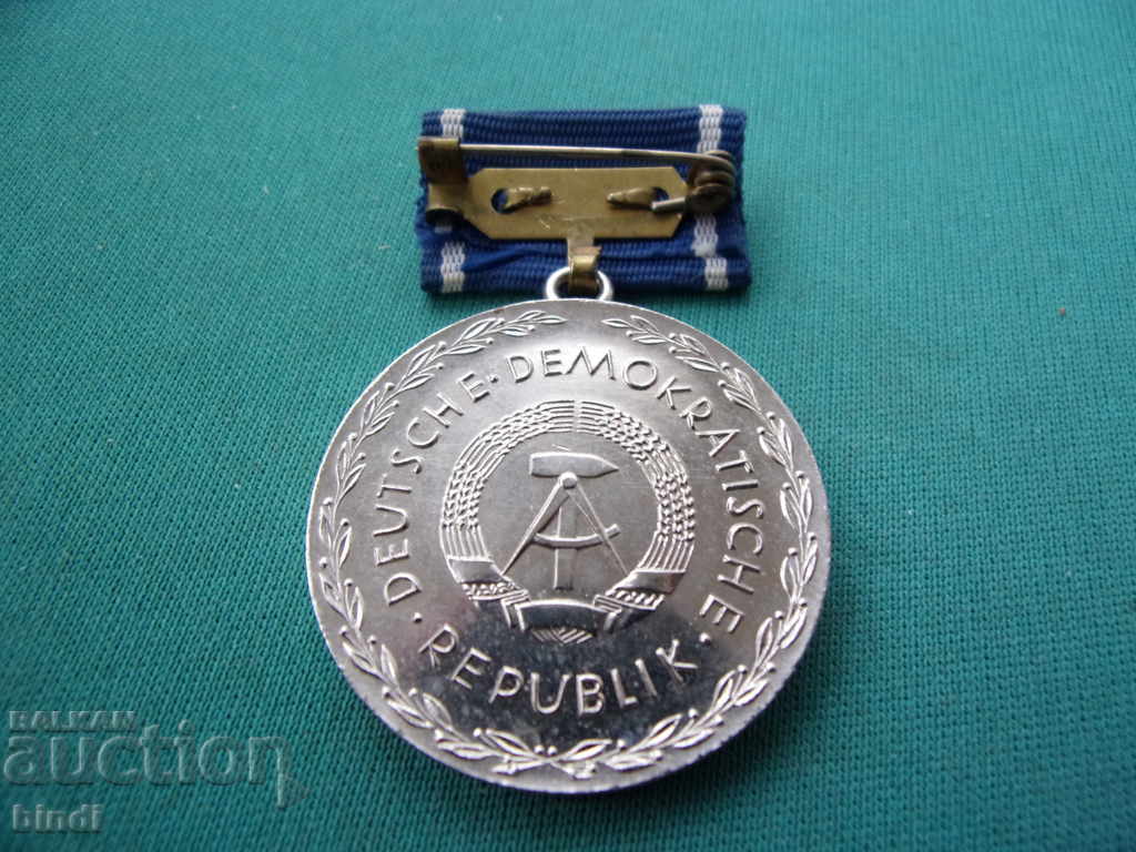 Medalie de aur de argint cu preț € 7.67 | 15.00 BGN Medalie de aur de argint cu preț € 7.67 | 15.00 BGN