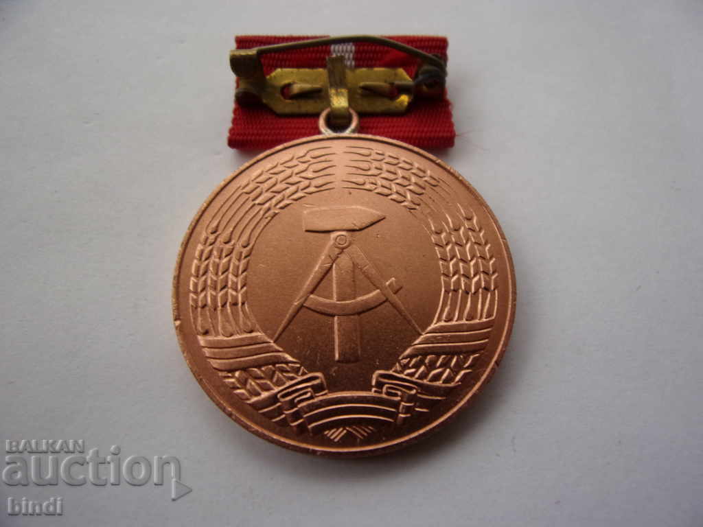 Medalia GDR cu preț € 6.14 | 12.01 BGN