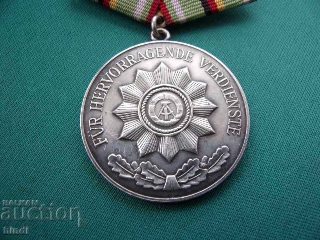 Χρυσό μετάλλιο ασημένιο με τιμή € 9.20 | 17.99 BGN