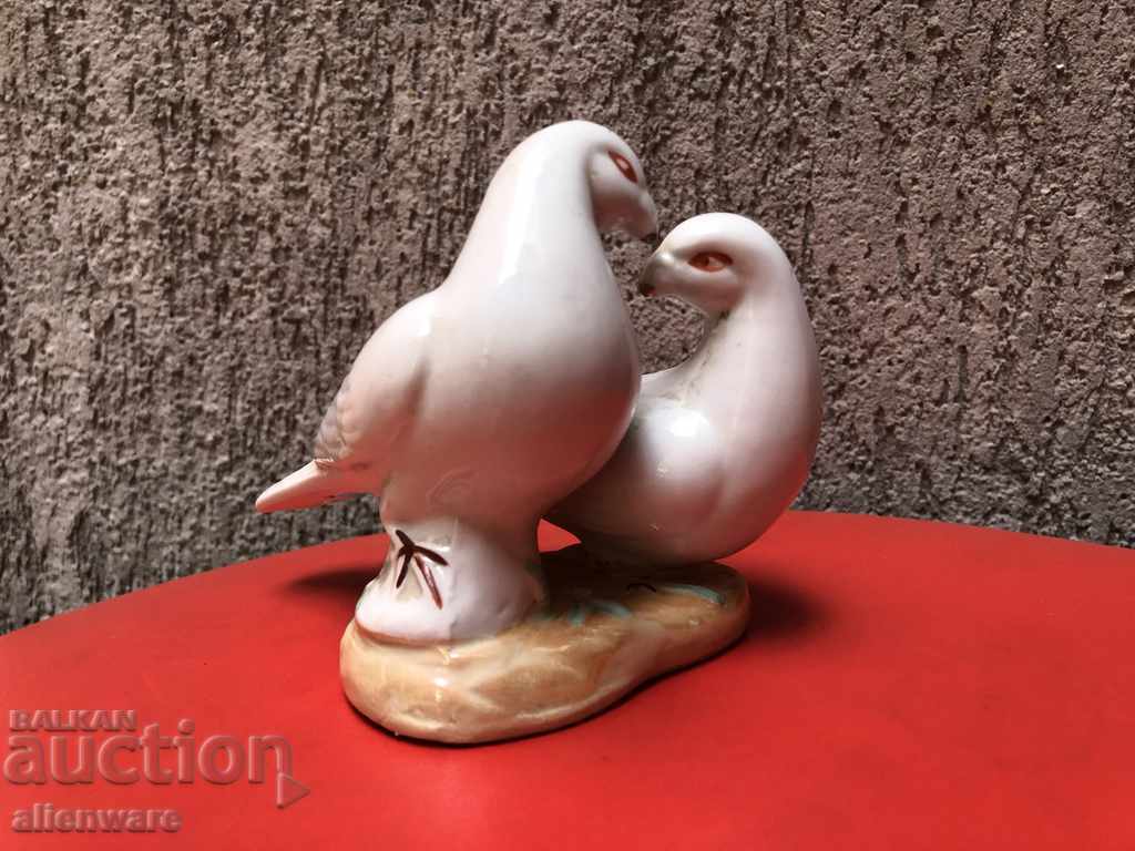 Auction  Porcelain composition couple white pigeons!