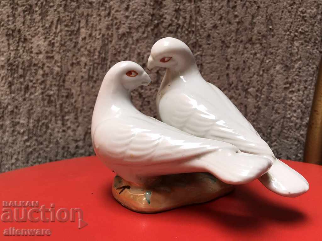 Delivery of Porcelain composition couple white pigeons!