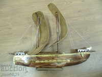 No * 1726 old wooden figure / plastic - ship / sailboat