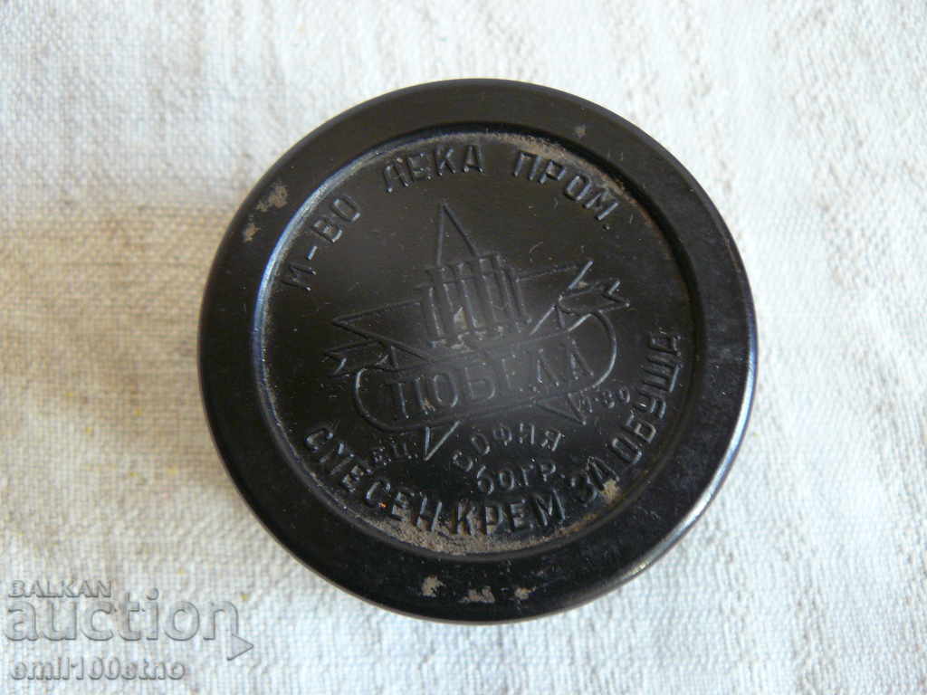 Box of shoe painting DIP Pobeda Sofia - Bakelite with price 4.00 BGN | € 2.05 Box of shoe painting DIP Pobeda Sofia - Bakelite with price 4.00 BGN | € 2.05