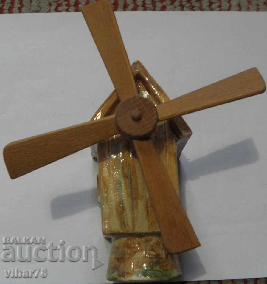 Livrarea Figurină din ceramică moara de vânt Nessebar