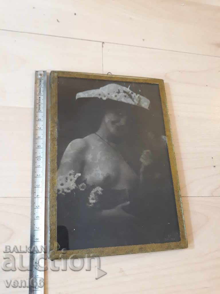 Стара еротична снимка в рамка стъкло картон