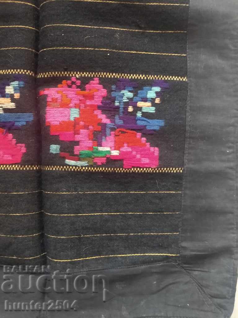 Ποδιά μήκους 70x40cm, κεντημένη στο χέρι, μαλλί. με τιμή € 12.95 | 25.33 BGN