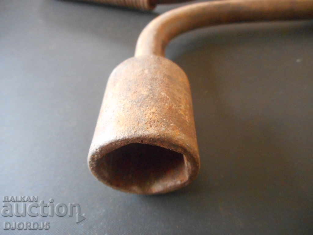 Delivery of Old wheel wrench